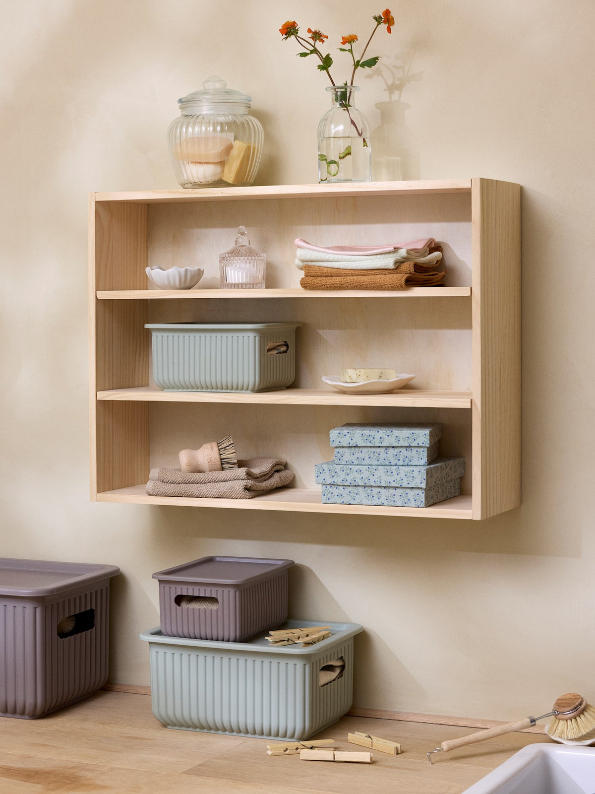 Wall shelf