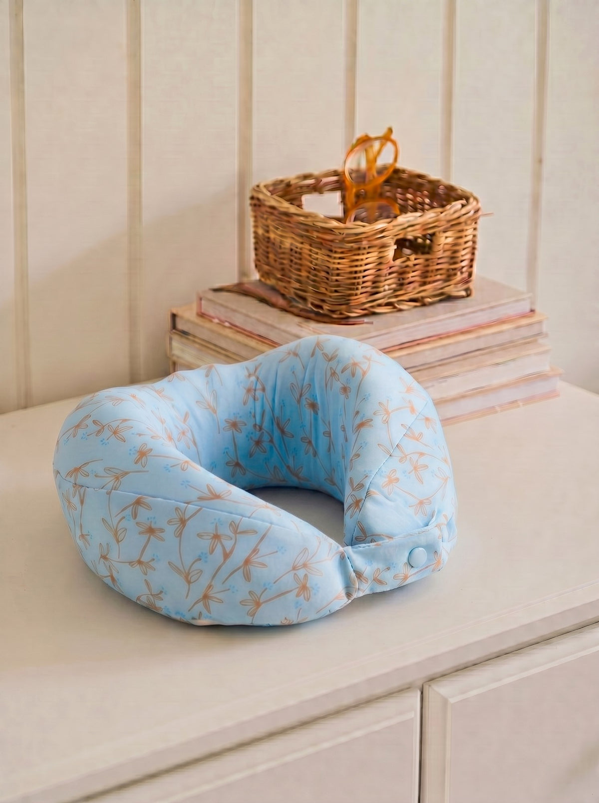 Foldable neck pillow
