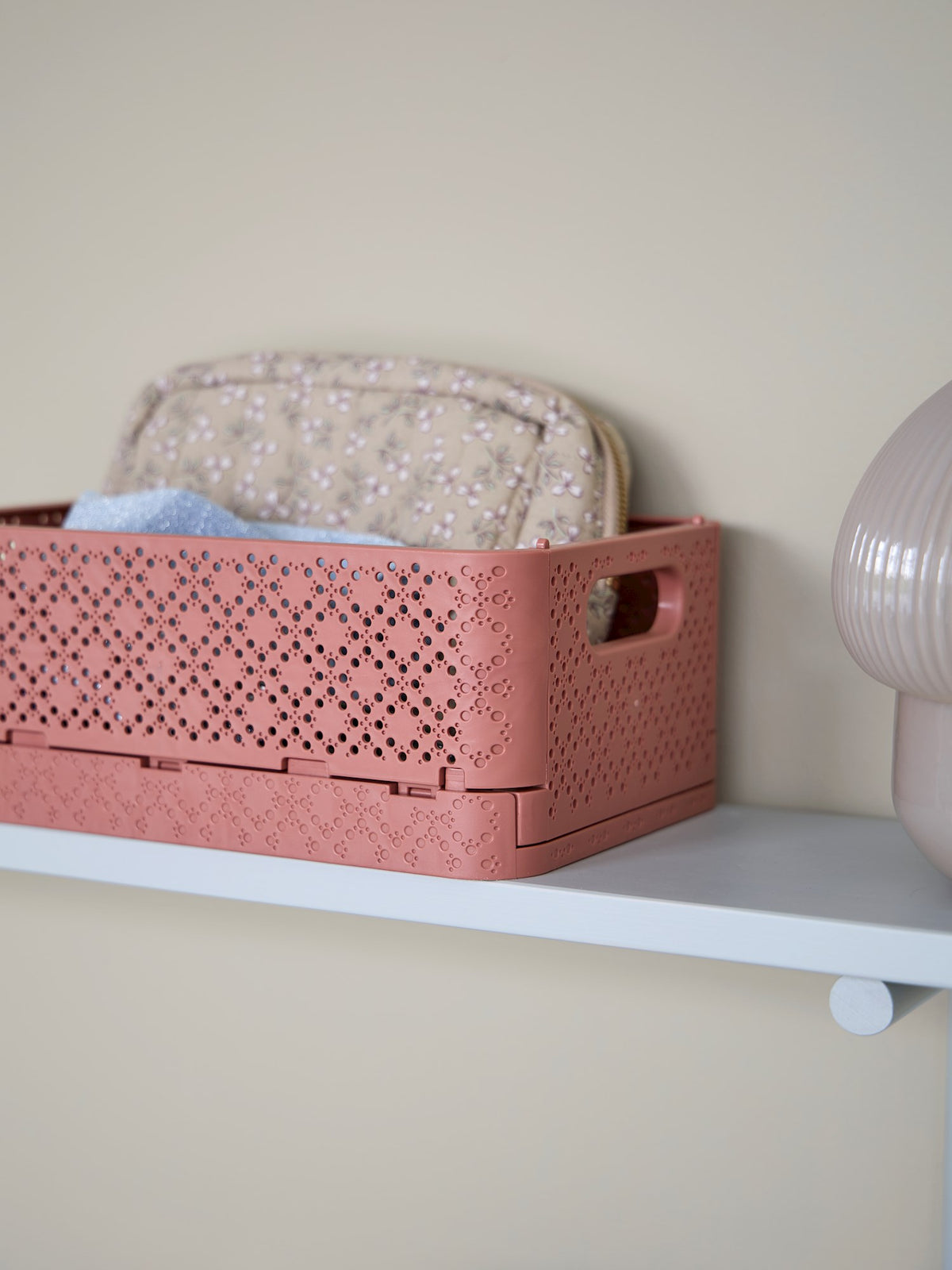 Foldable storage box