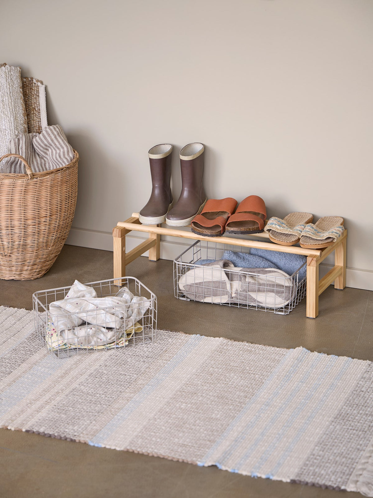 Shoe shelf