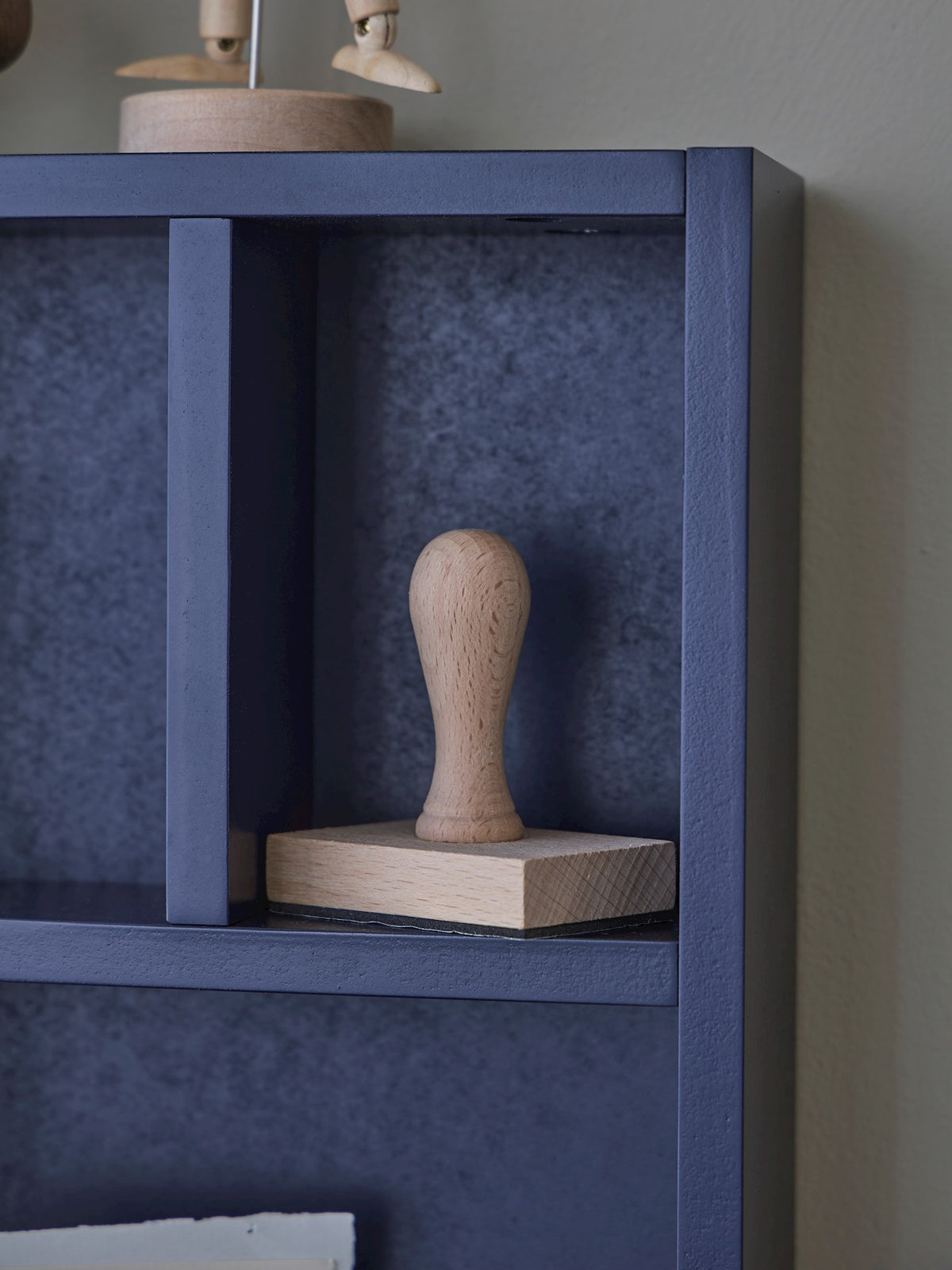 Wall shelf
