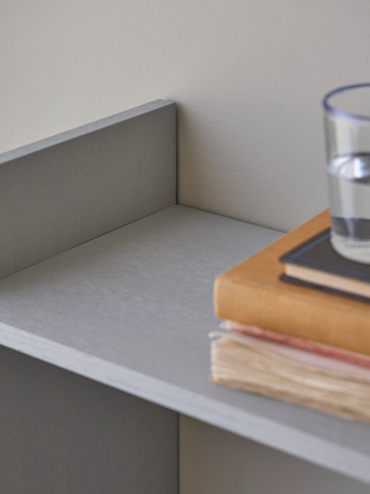 Floor shelf