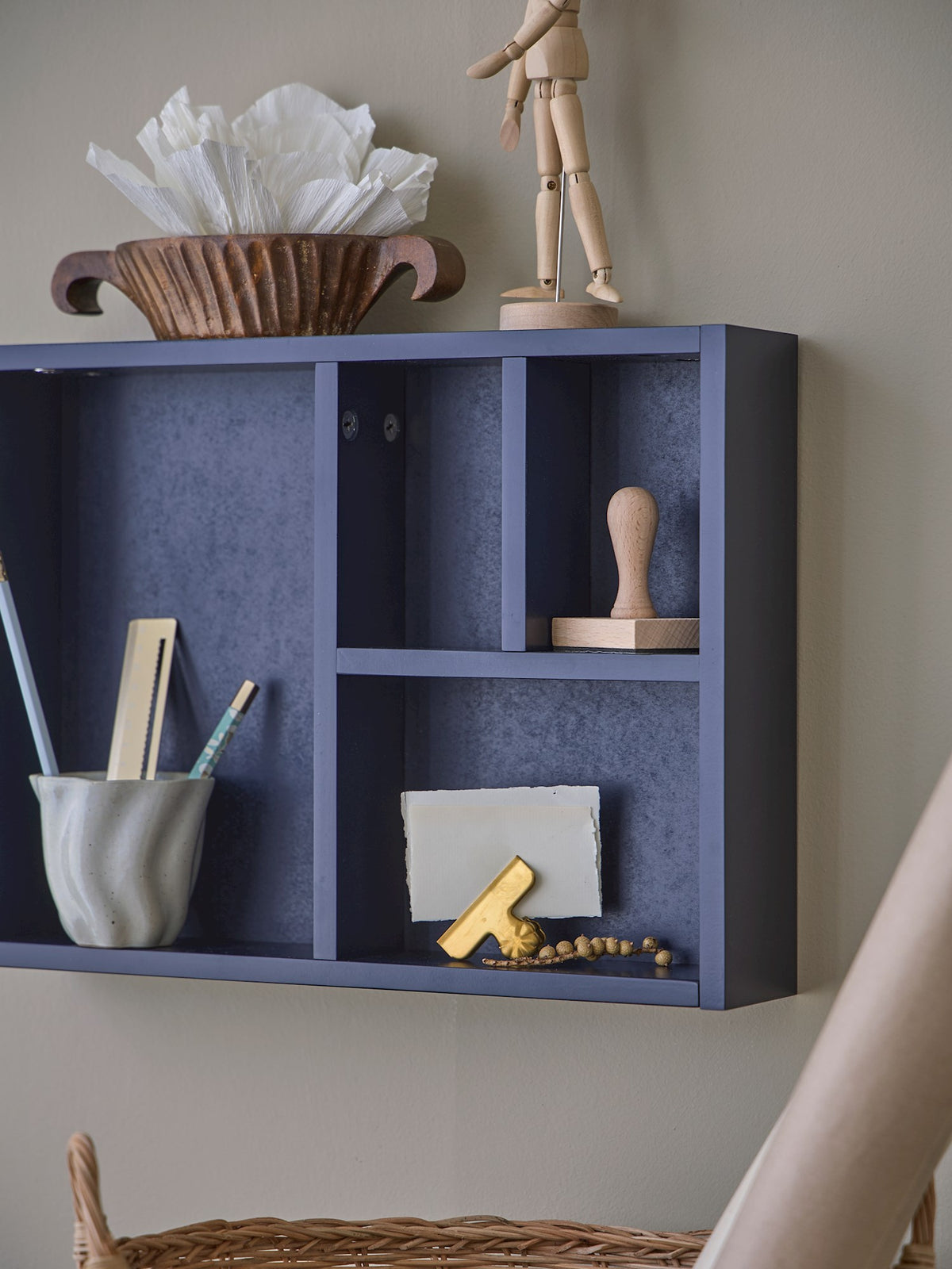 Wall shelf