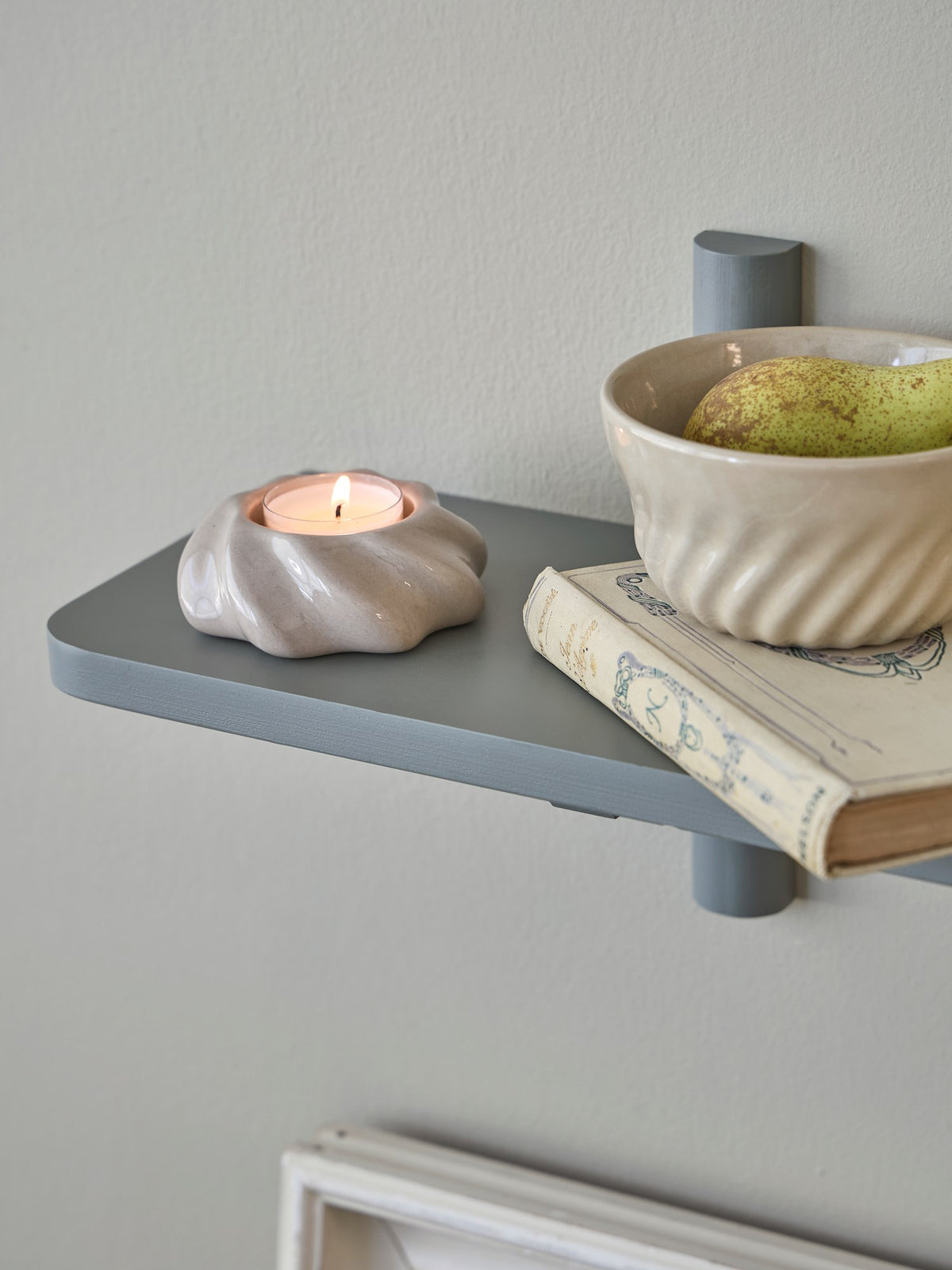 Wall shelf