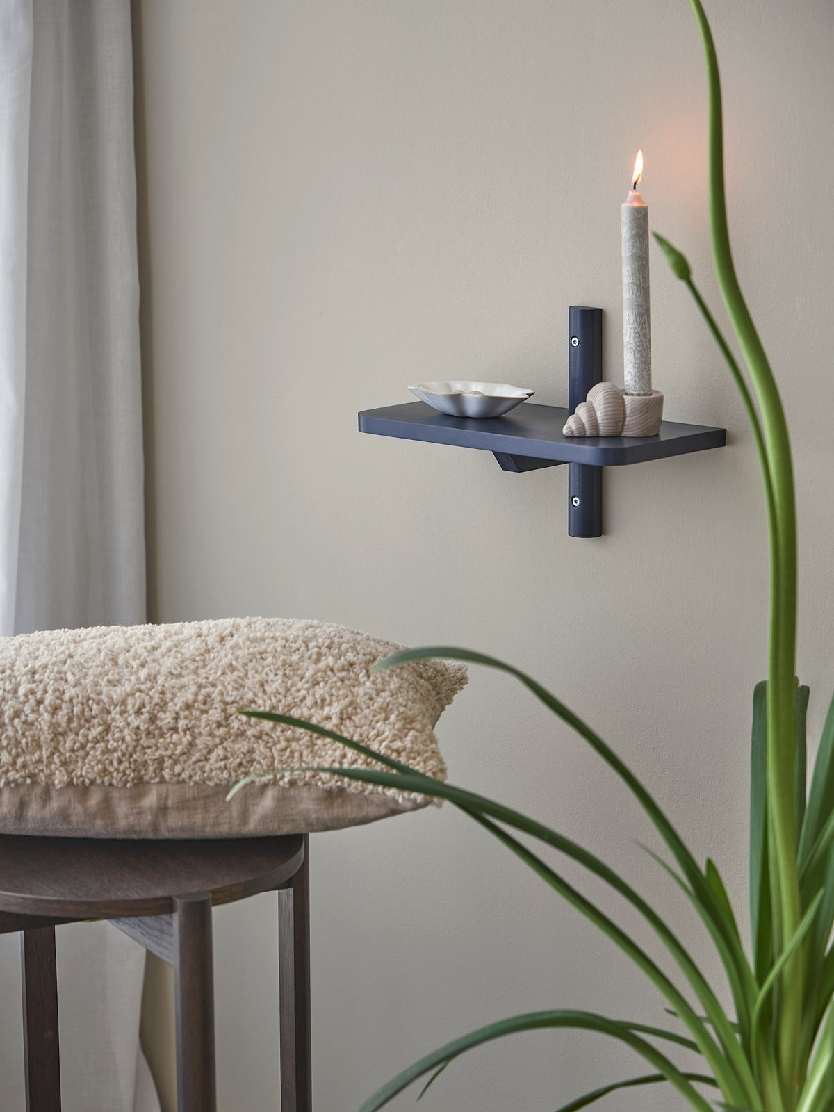 Wall shelf