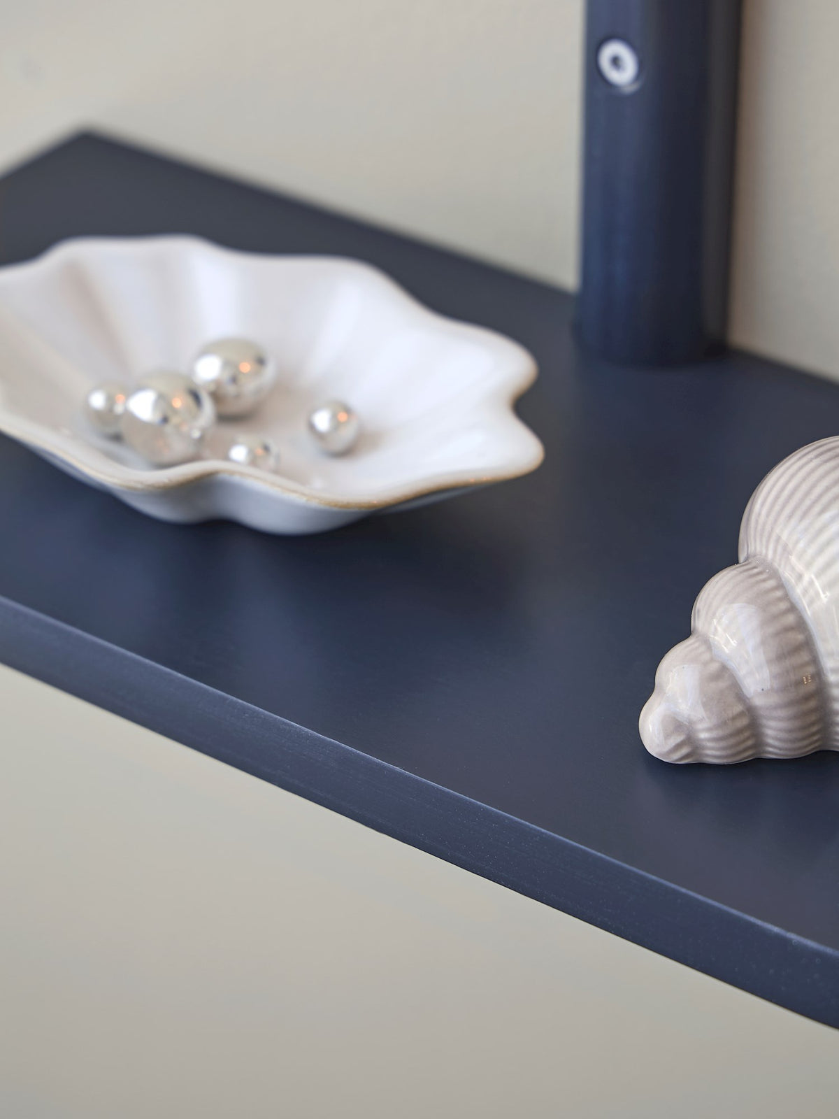 Wall shelf
