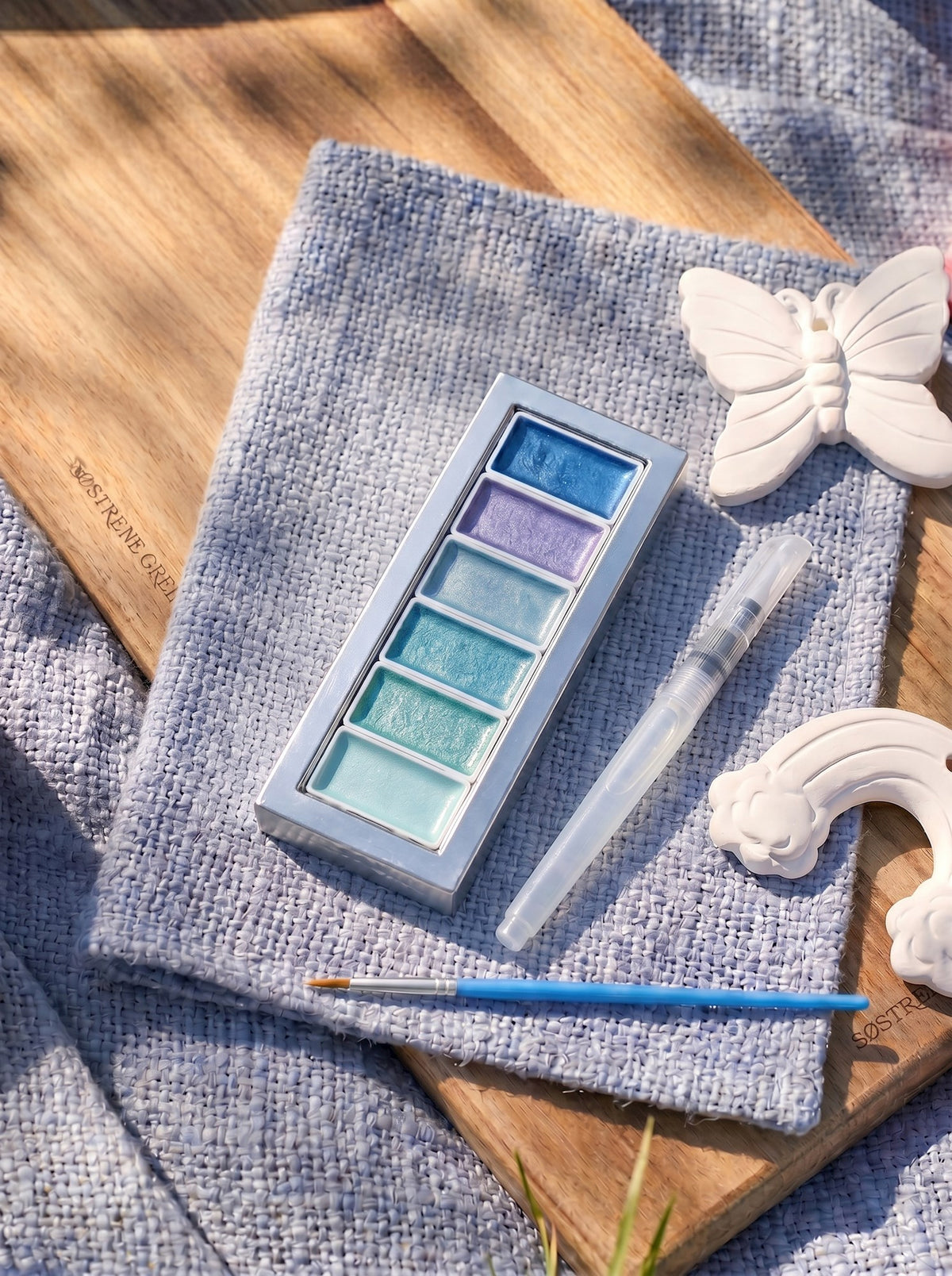 Watercolour paint set
