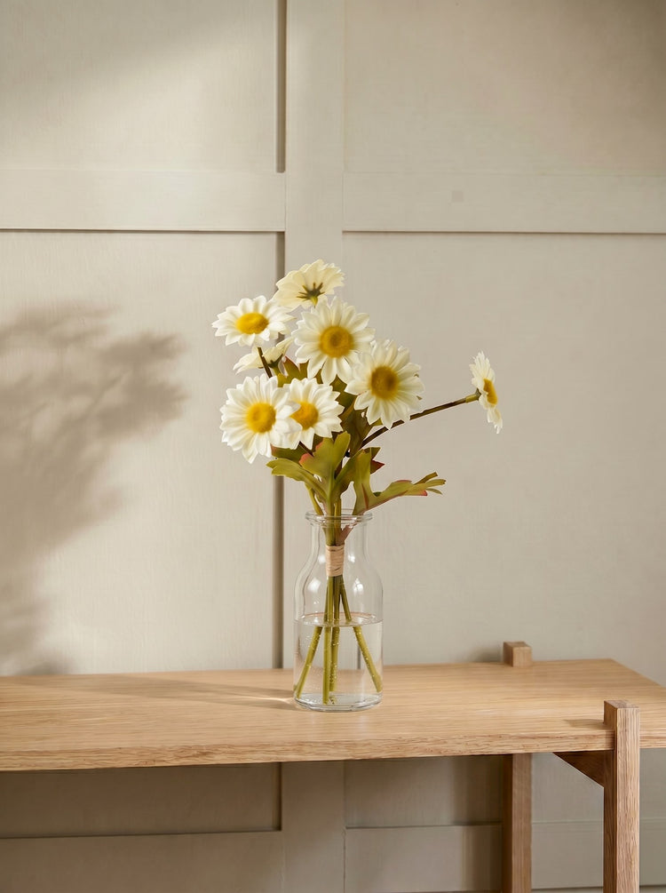 Artificial daisy bouquet