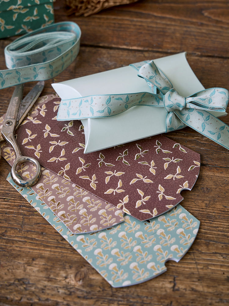 Pillow gift boxes