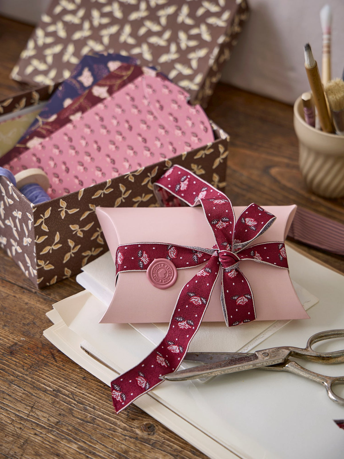 Pillow gift boxes