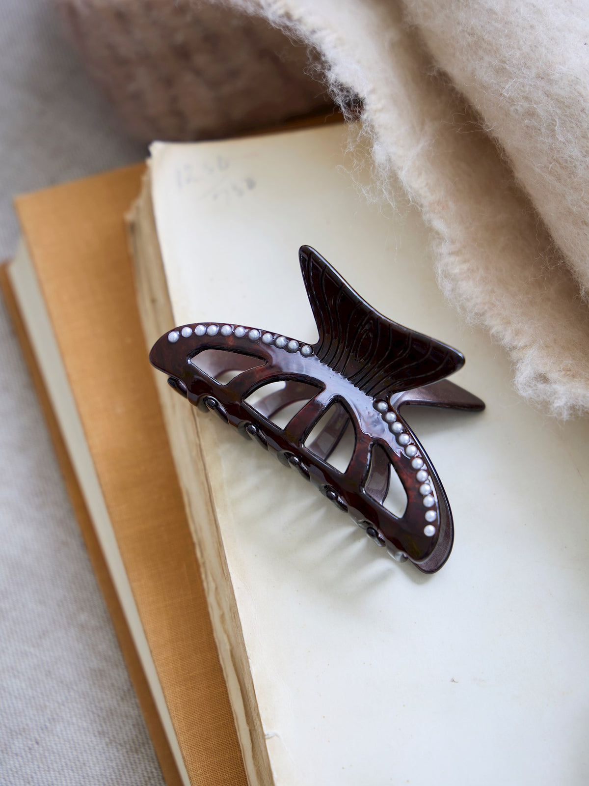 Hair claw