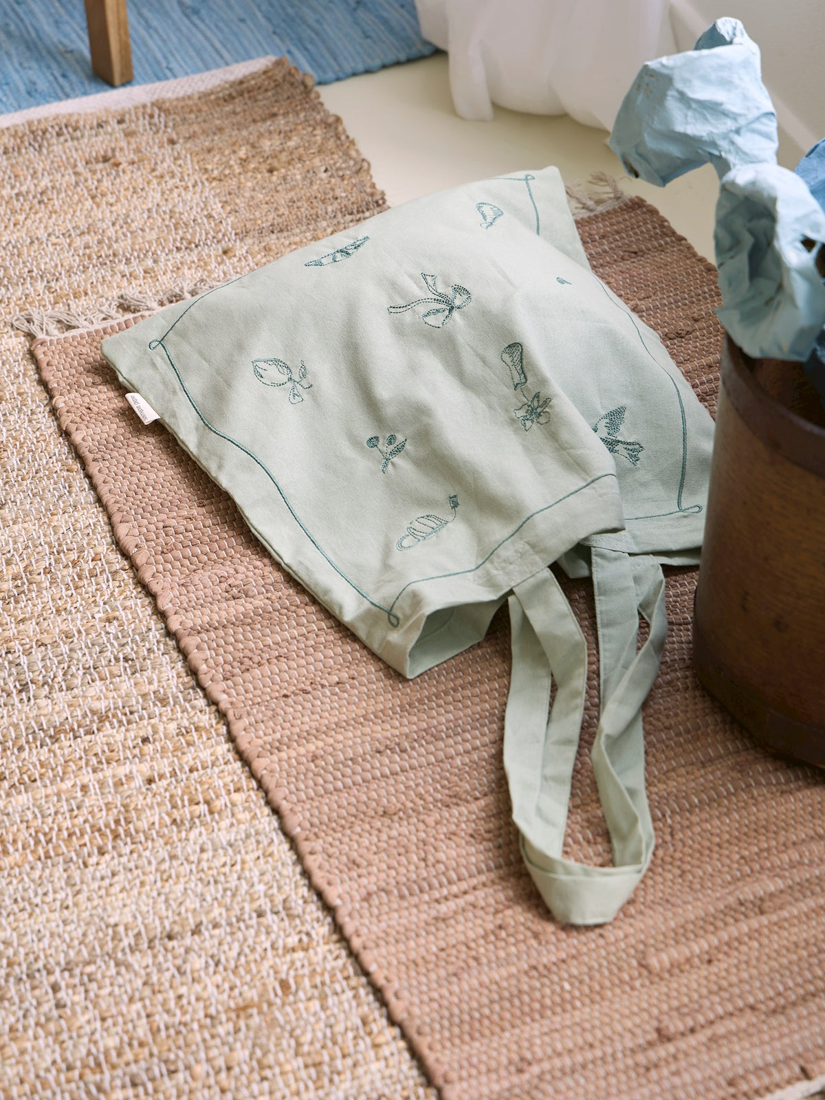 Tote bag with embroidery