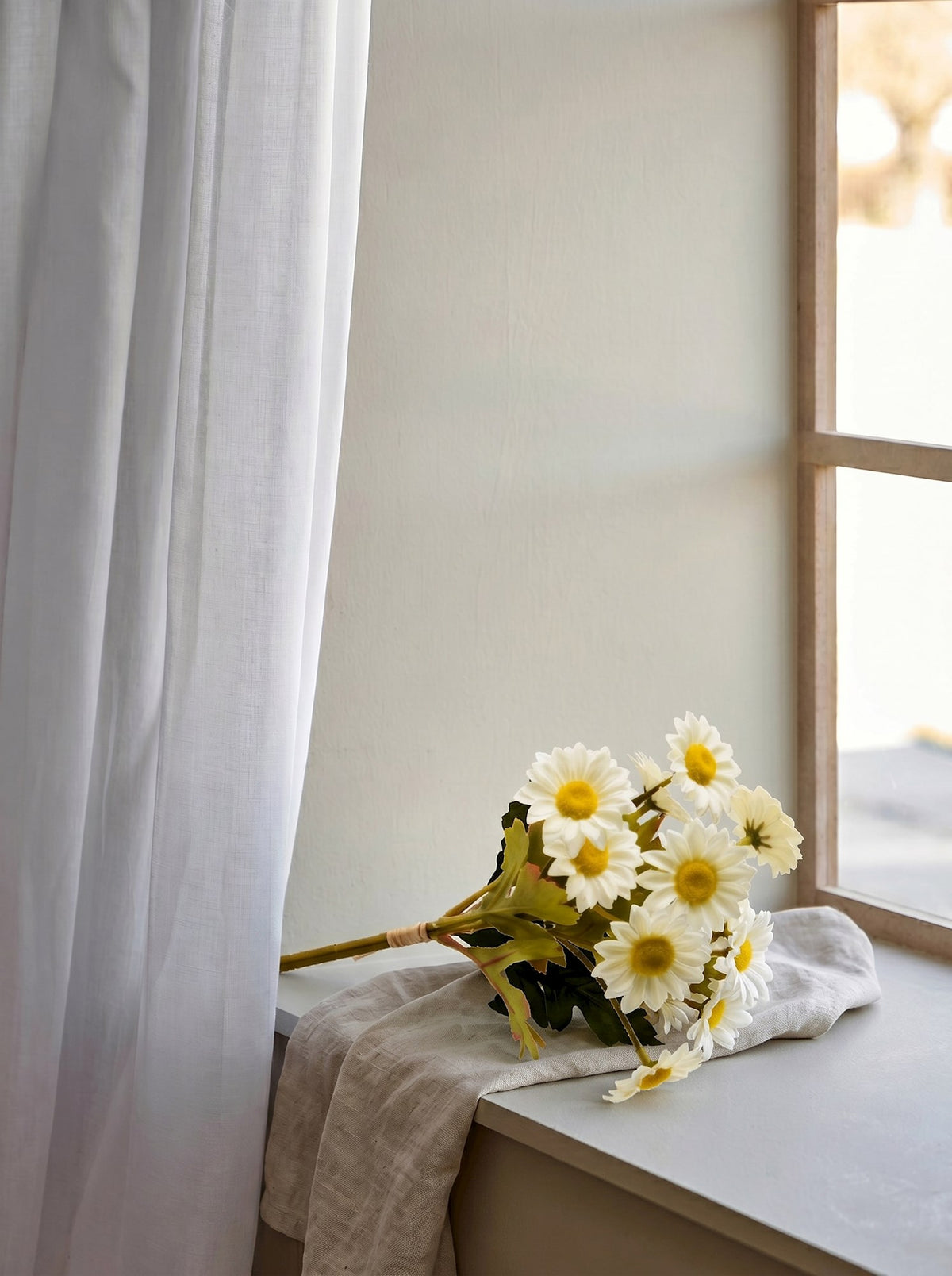 Artificial daisy bouquet