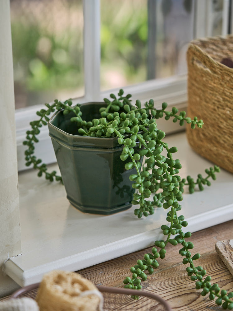 Artificial hanging plant