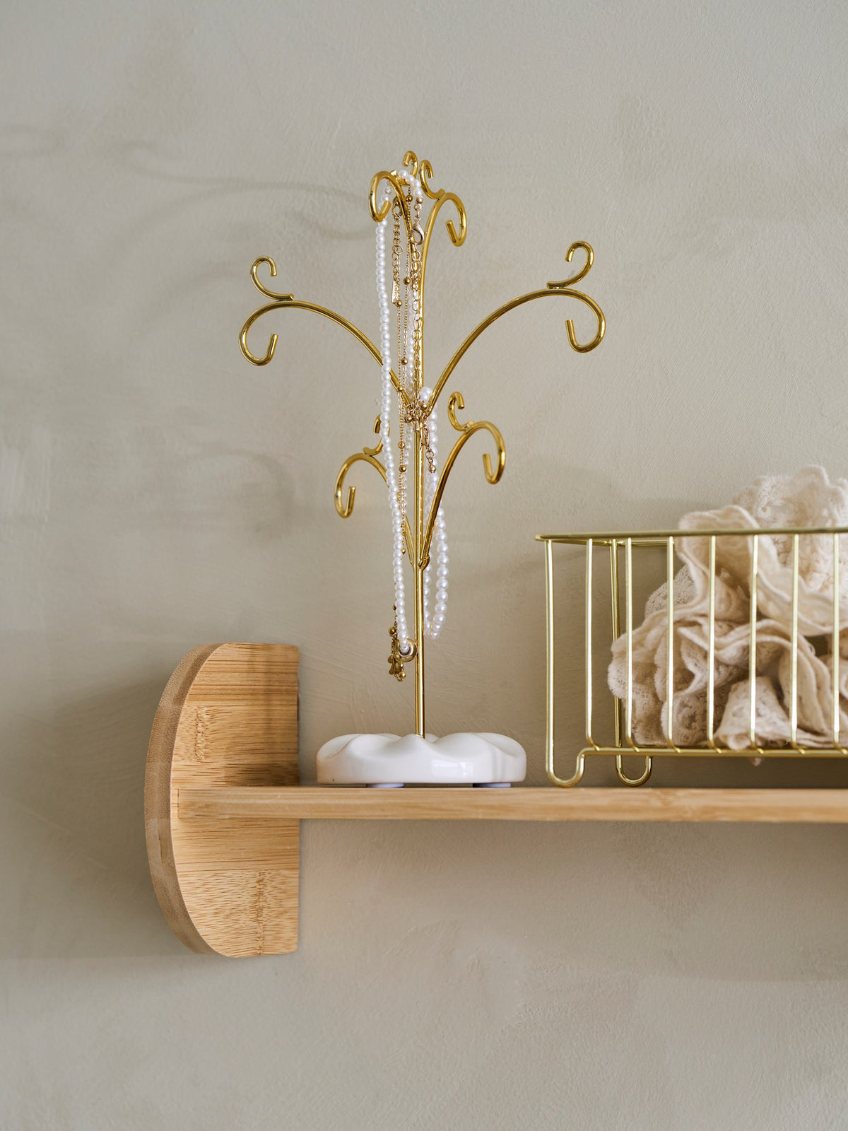 Wall shelf