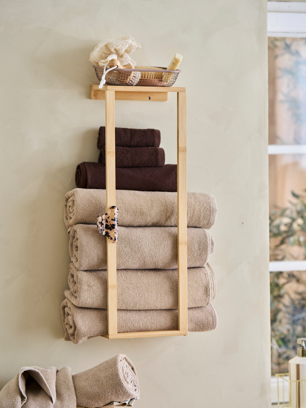Towel rack