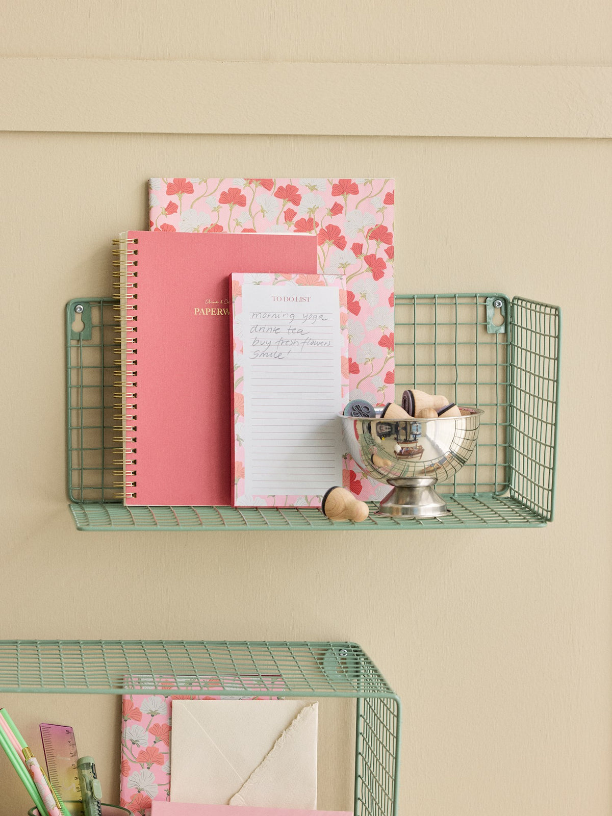 Wire shelf