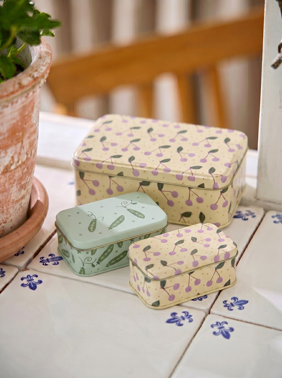 Storage tin