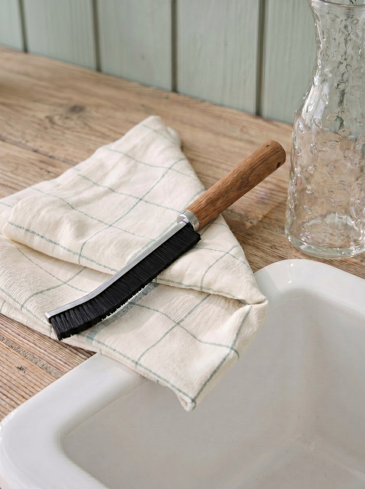 Cleaning brush