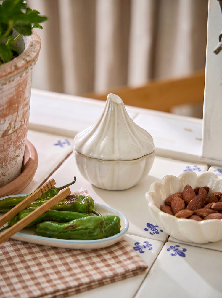 Garlic storage jar with lid
