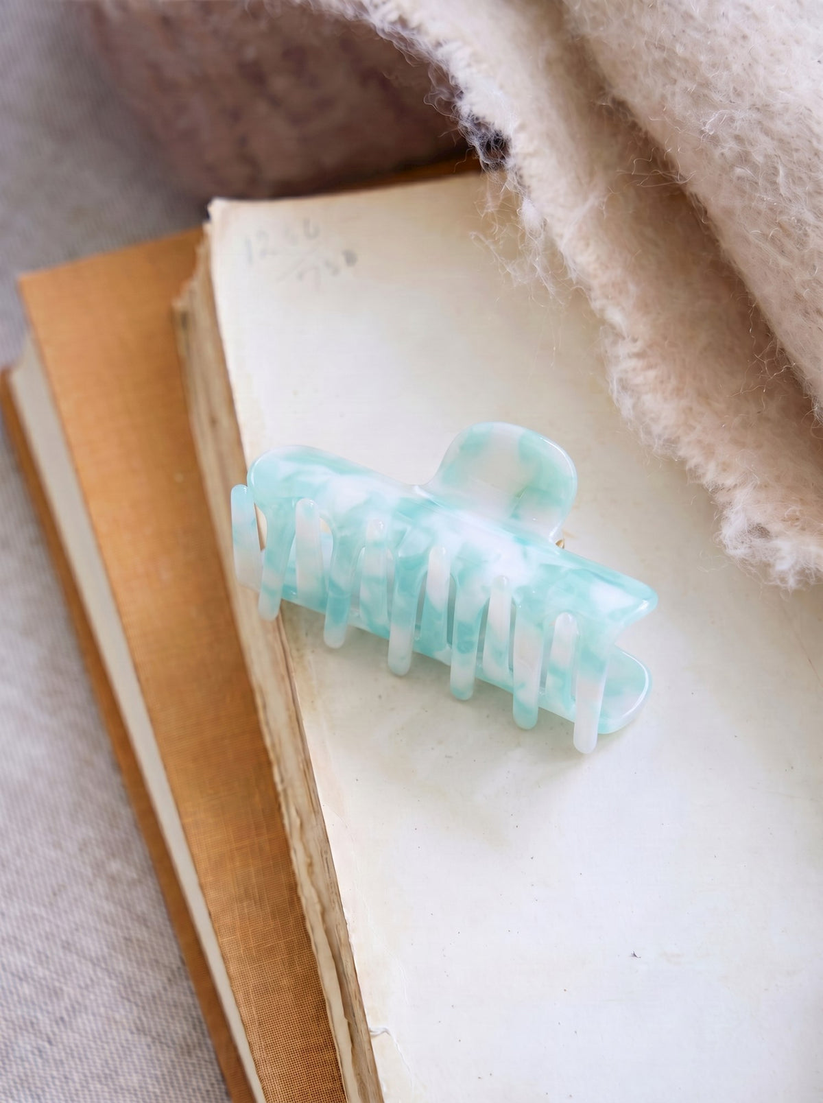 Hair claw