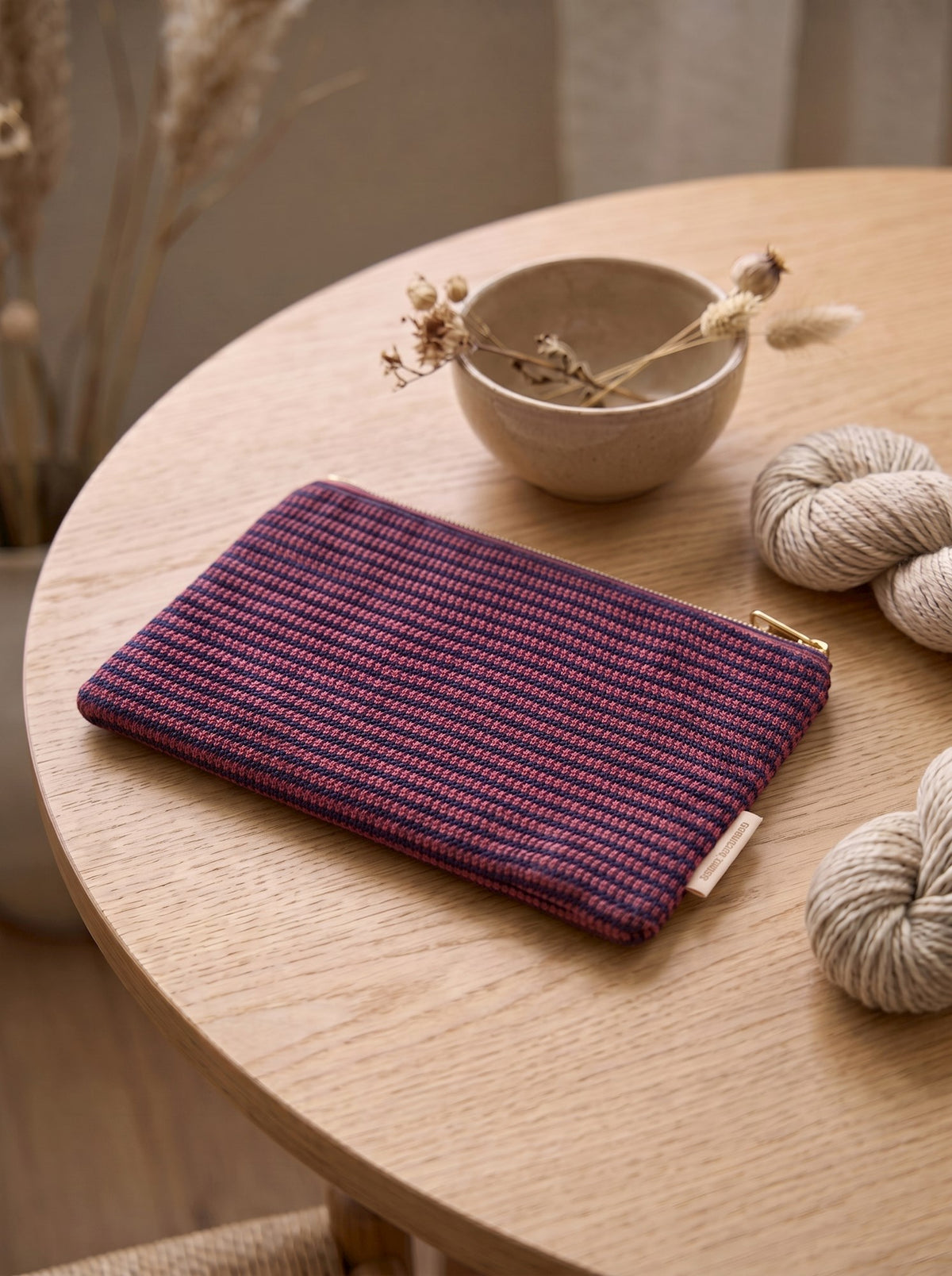 Knitted clutch