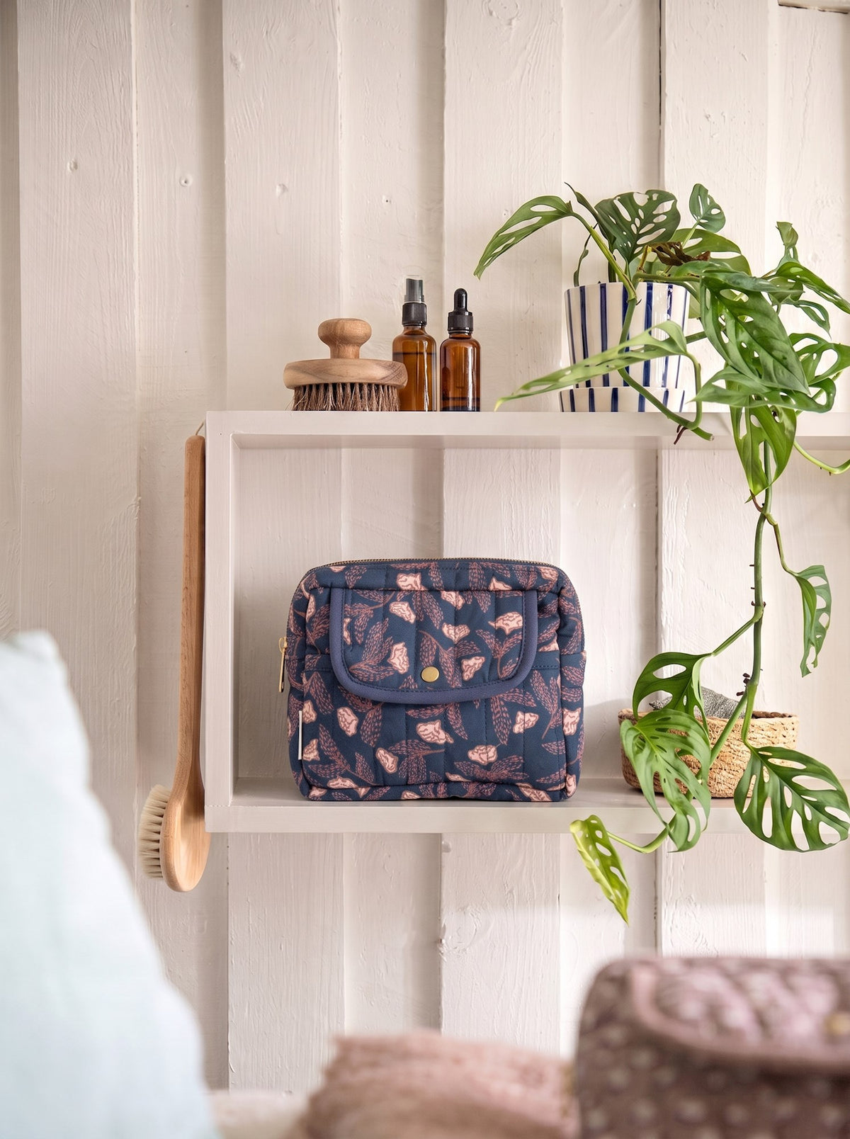 Cosmetic pouch