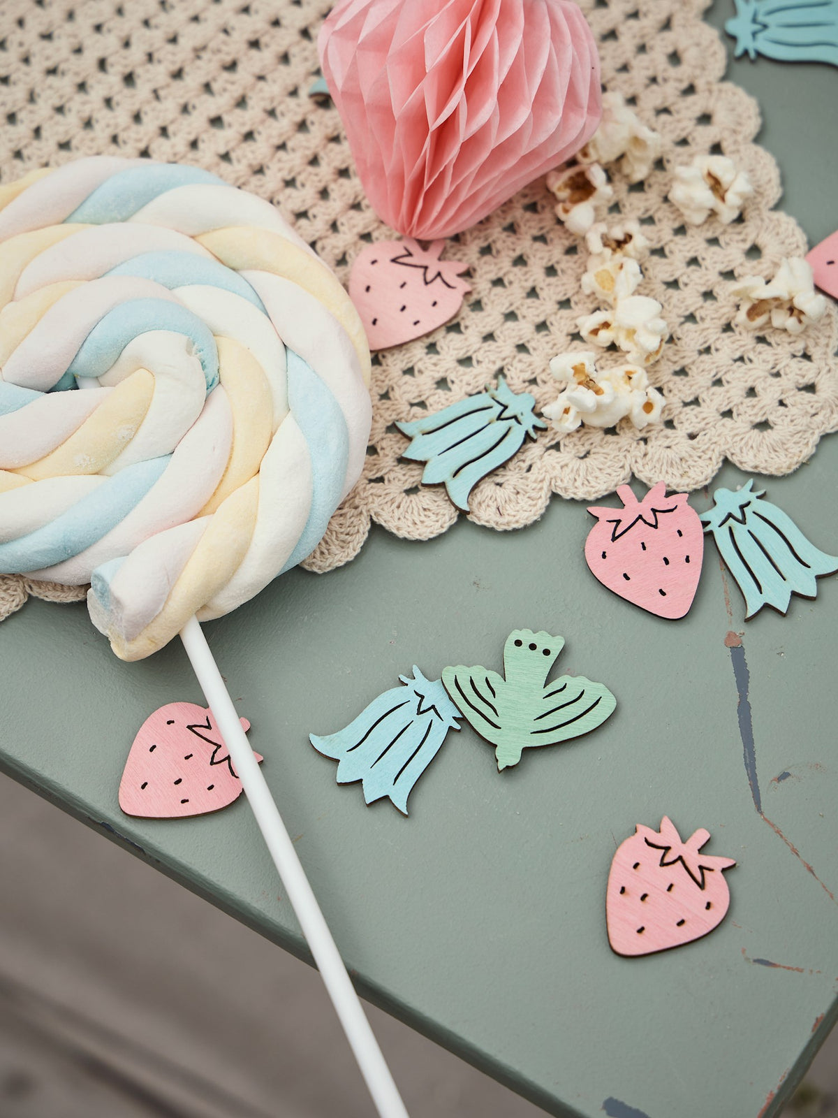 Wooden birthday confetti