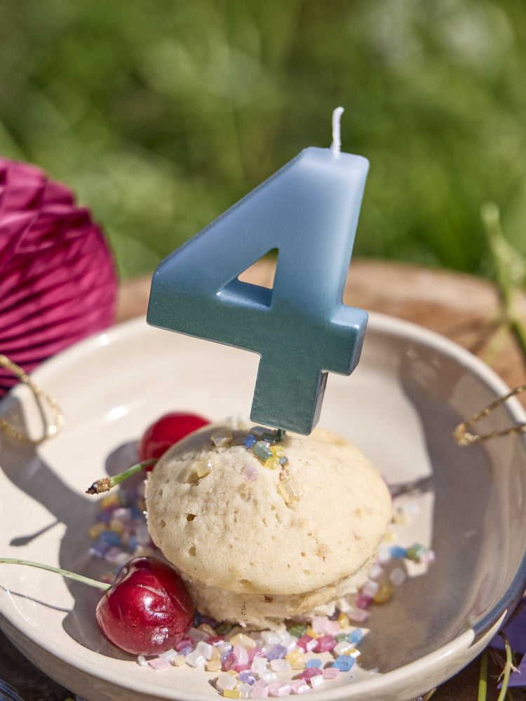 Cake candle 4