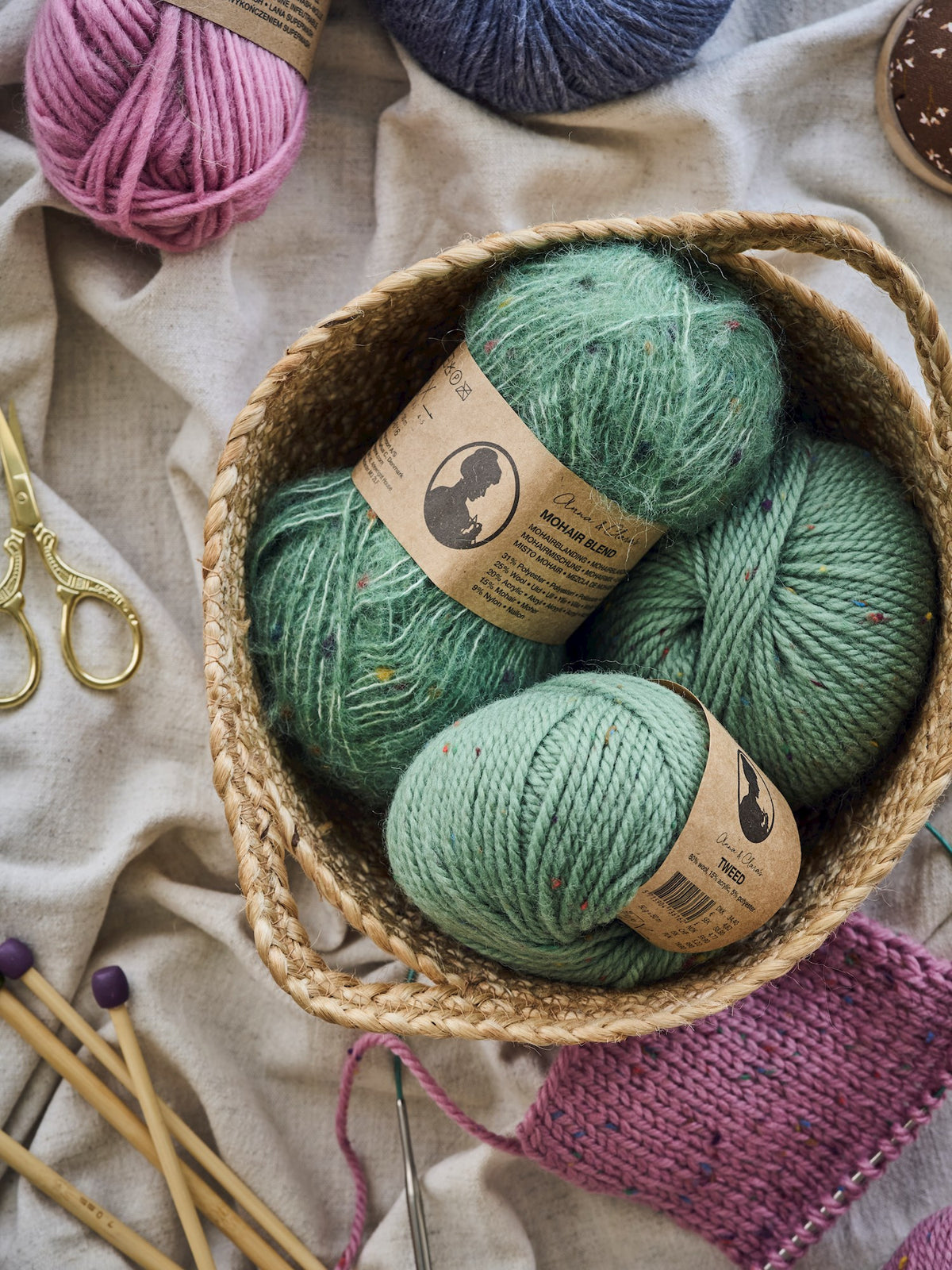 Dotted wool blend yarn