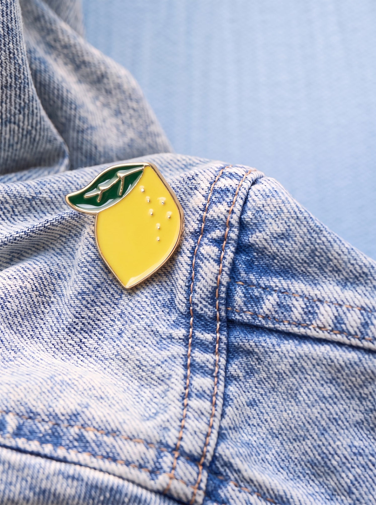 Lemon enamel pin