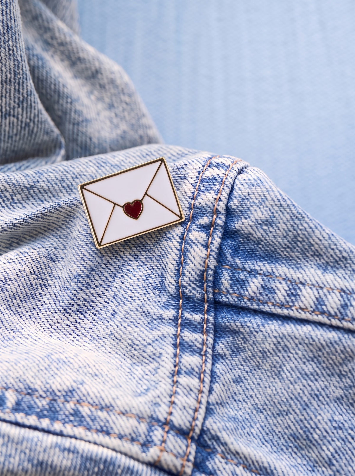 Letter enamel pin
