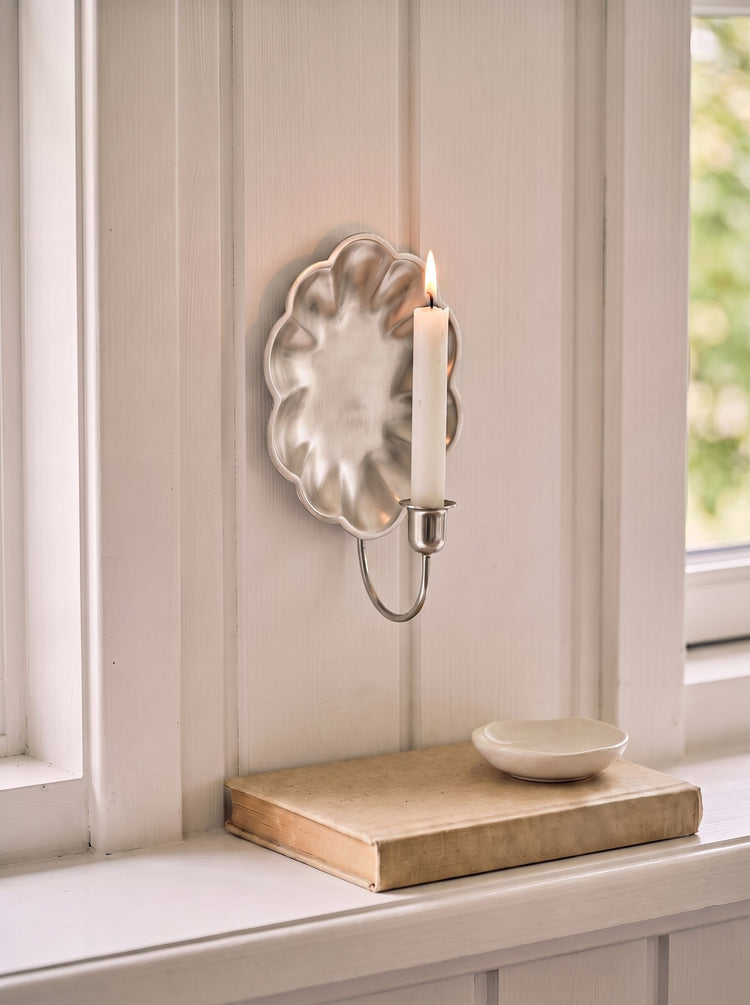 Wall candle holder