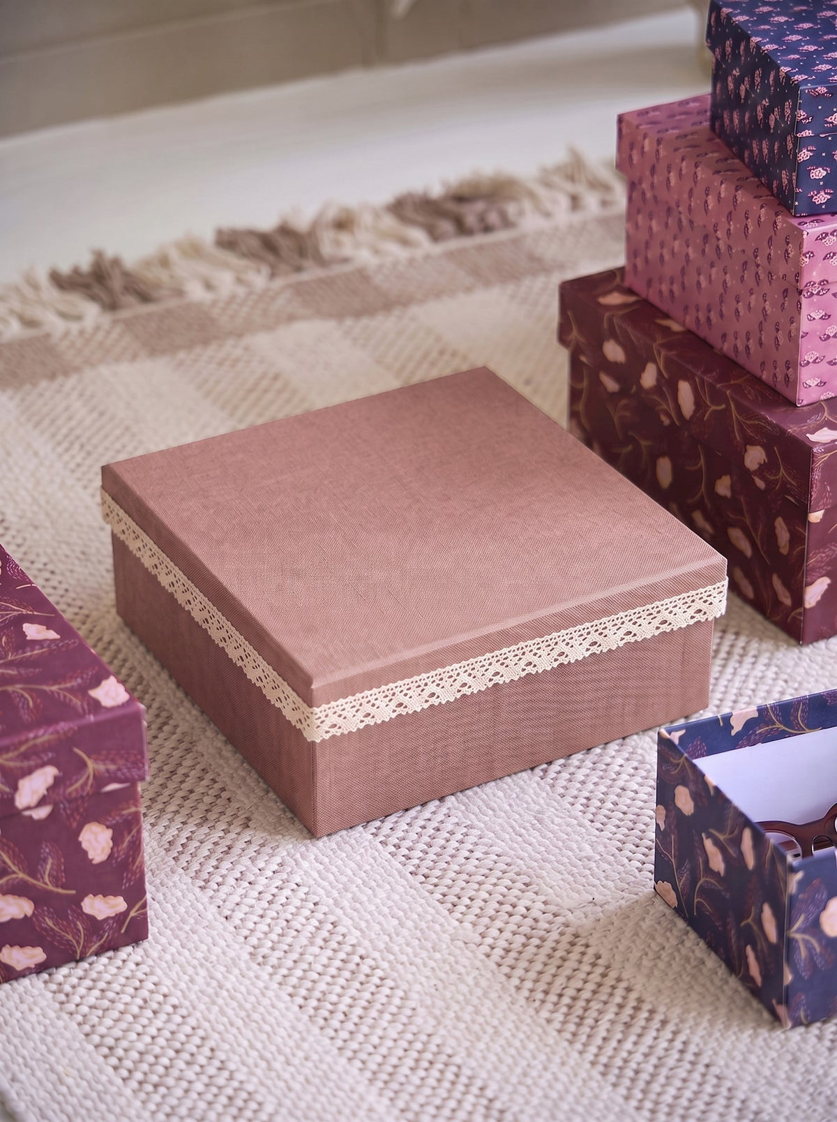 Storage box with lace
