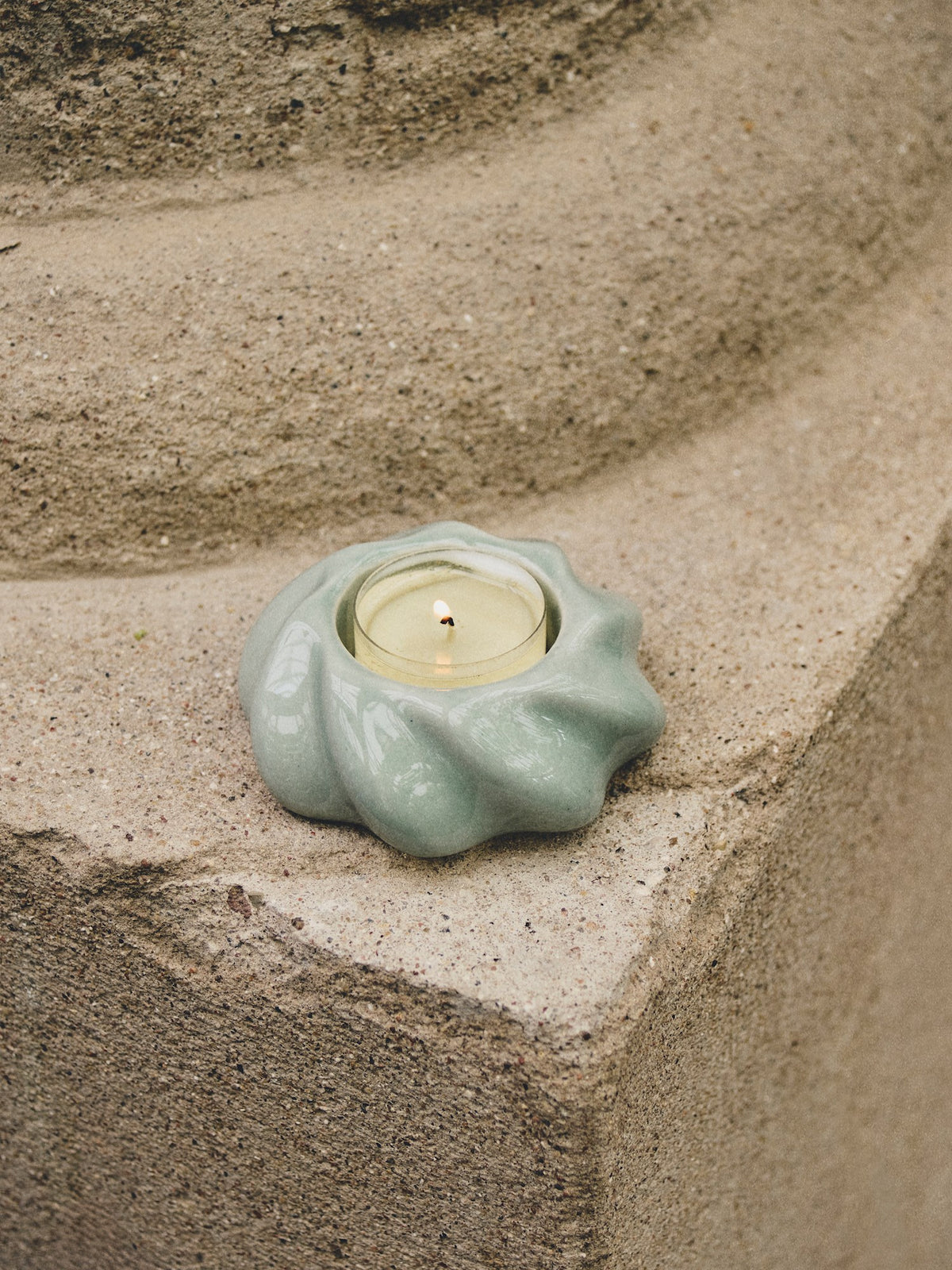 Tealight holder