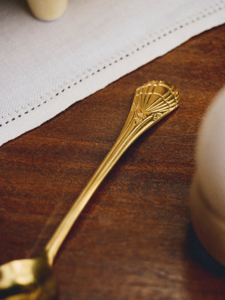 Serving spoon