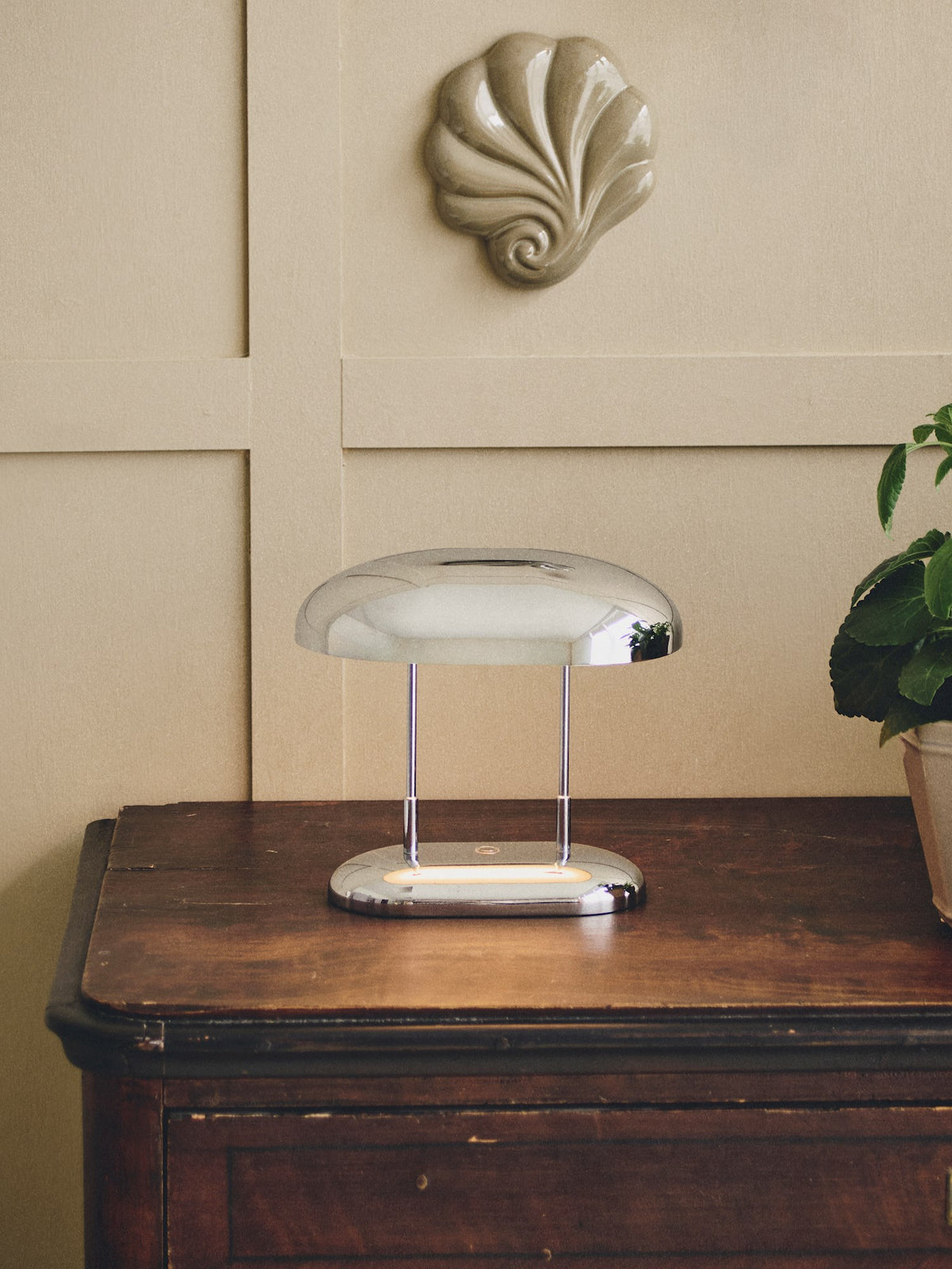 Table lamp
