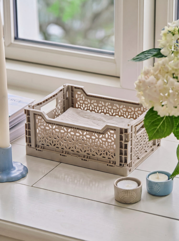 Foldable box medium