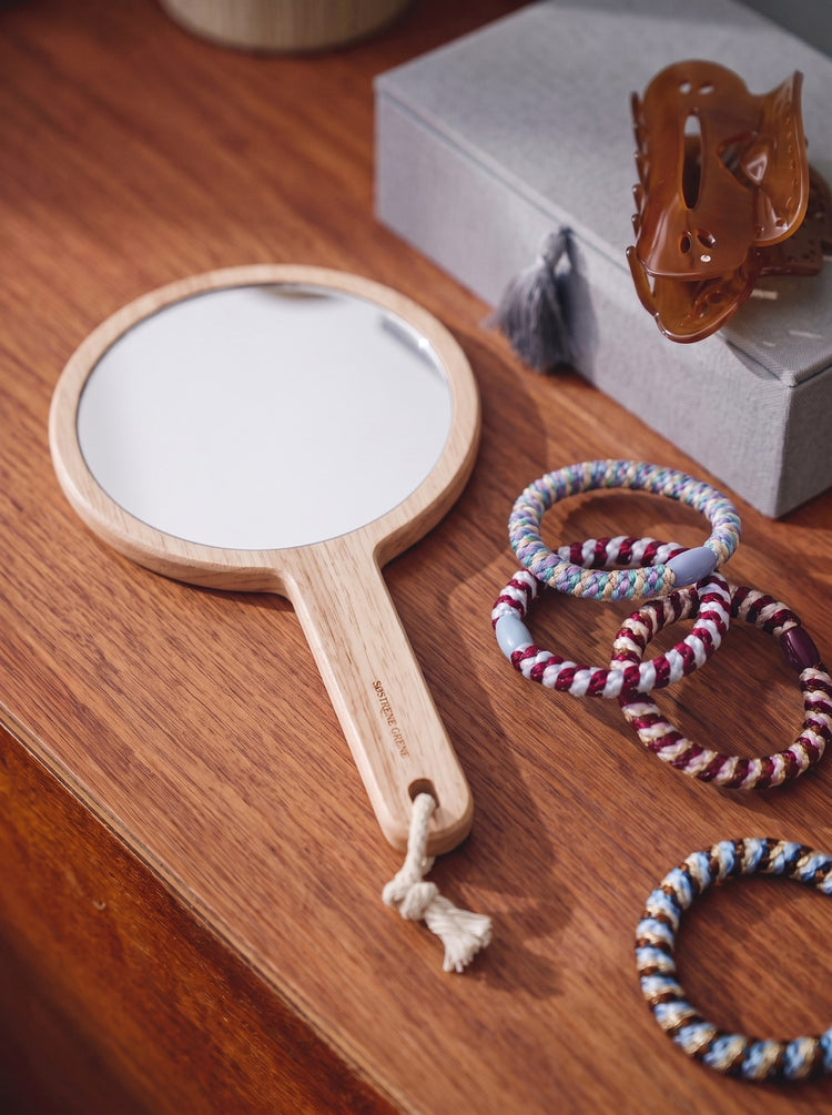 Hand mirror