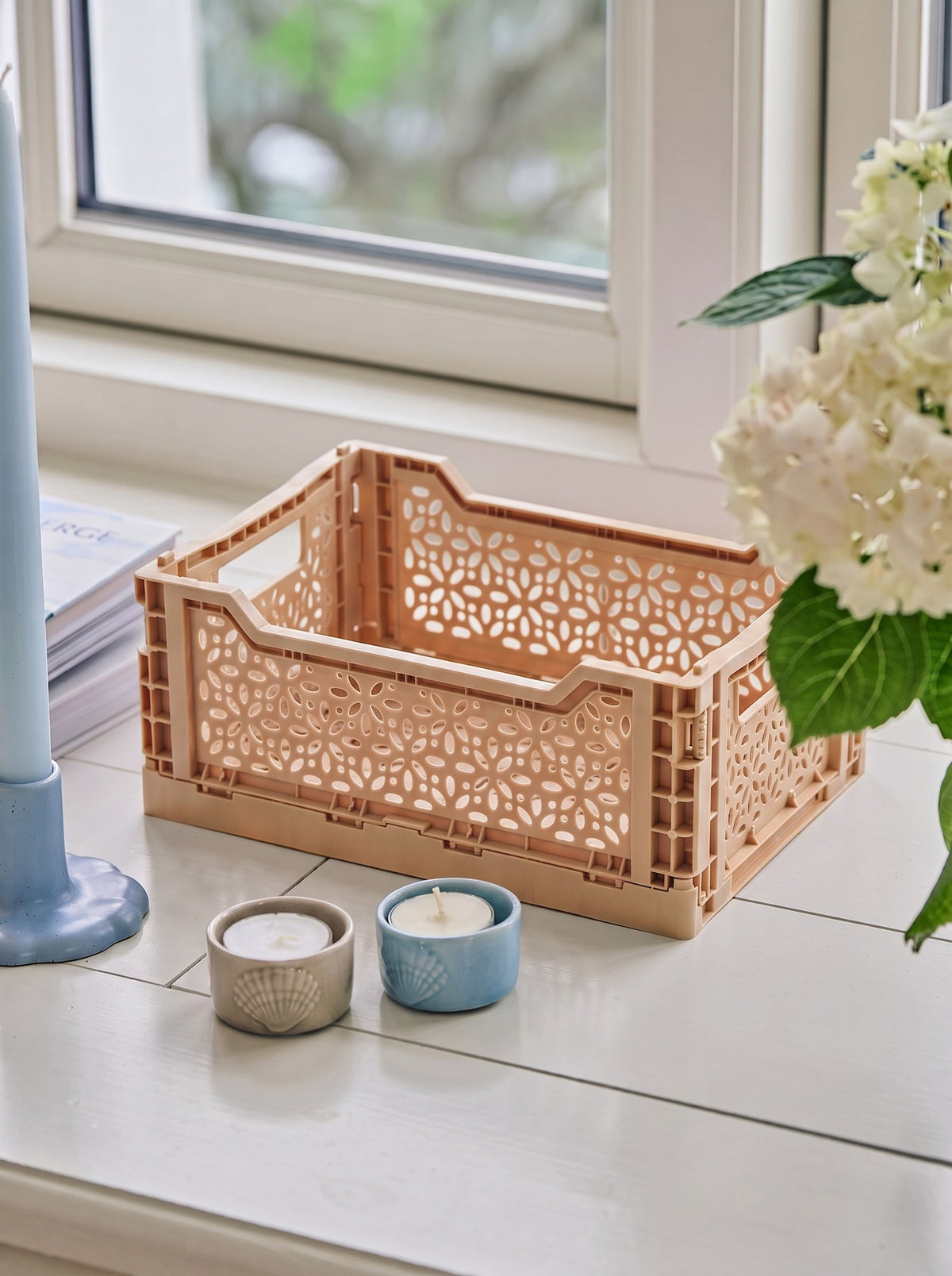 Foldable box medium