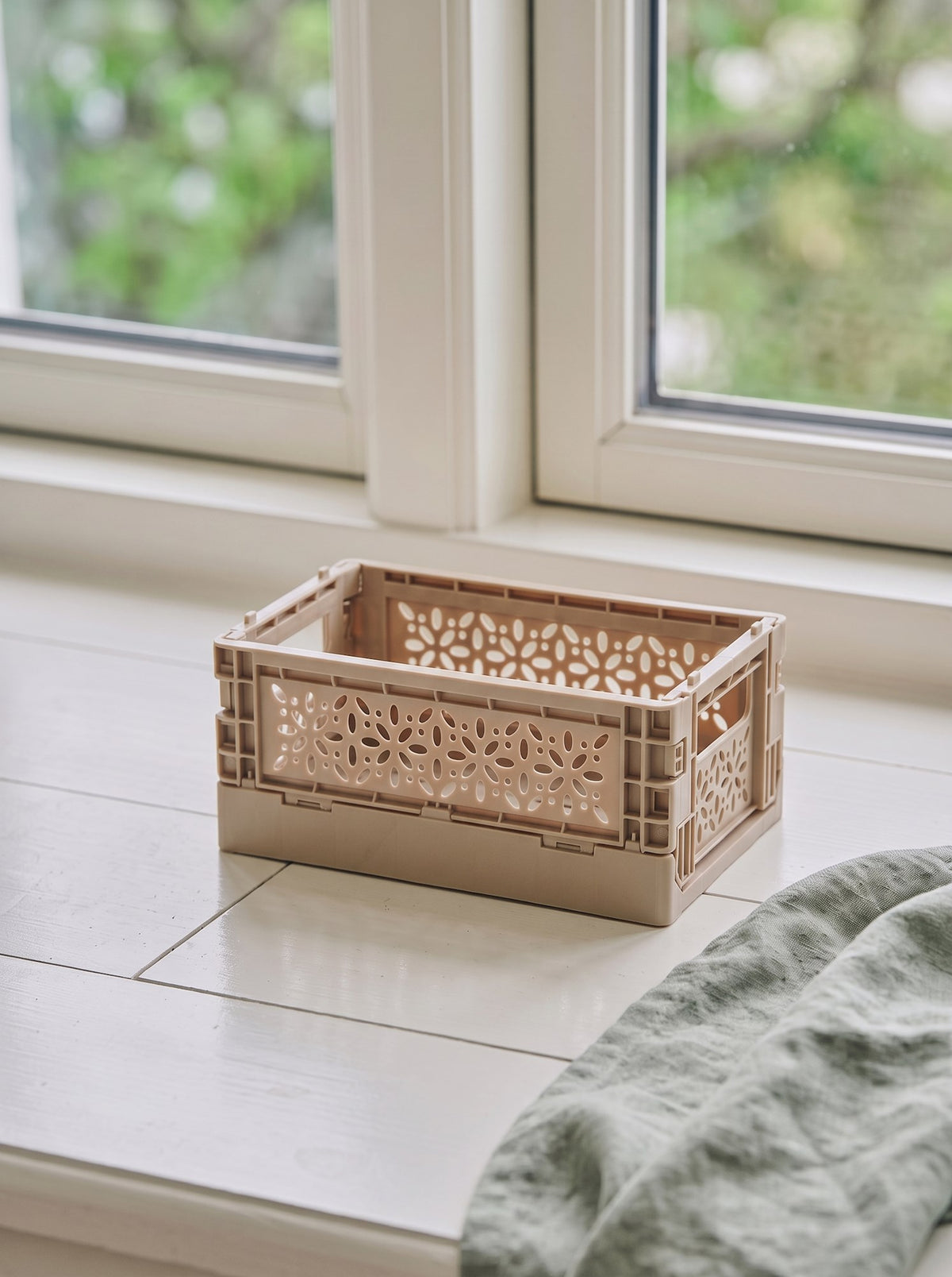 Folding crate