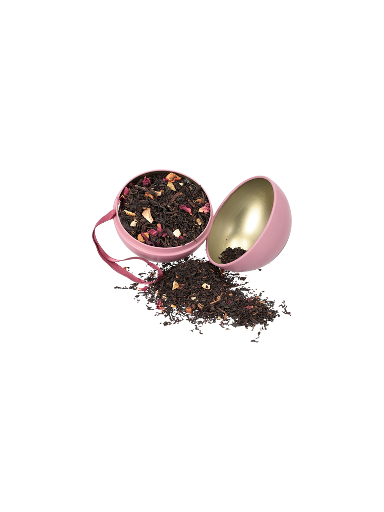 Christmas bauble with black tea