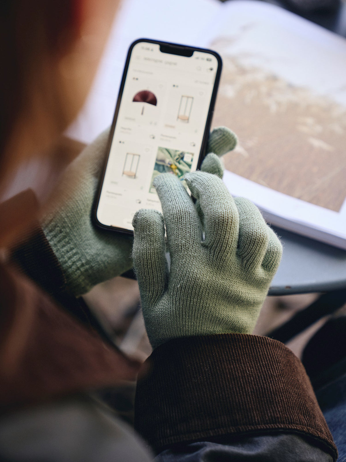 Touchscreen gloves for adults