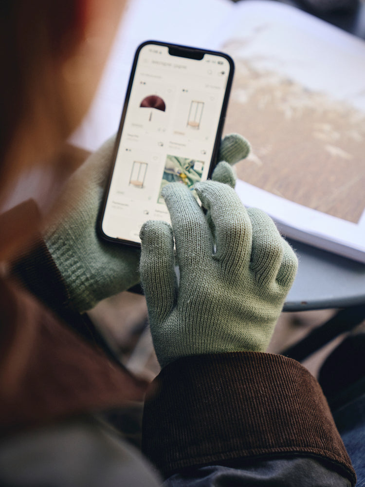 Touchscreen gloves for adults