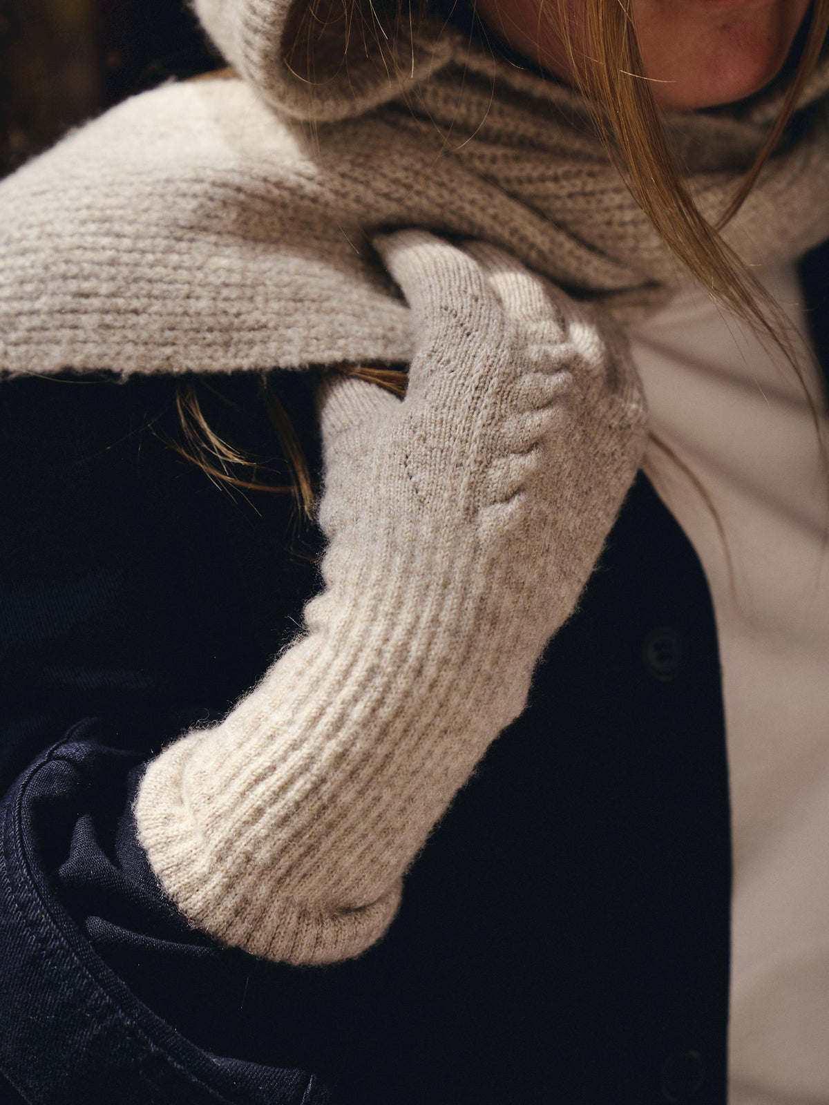 Knitted gloves for adults