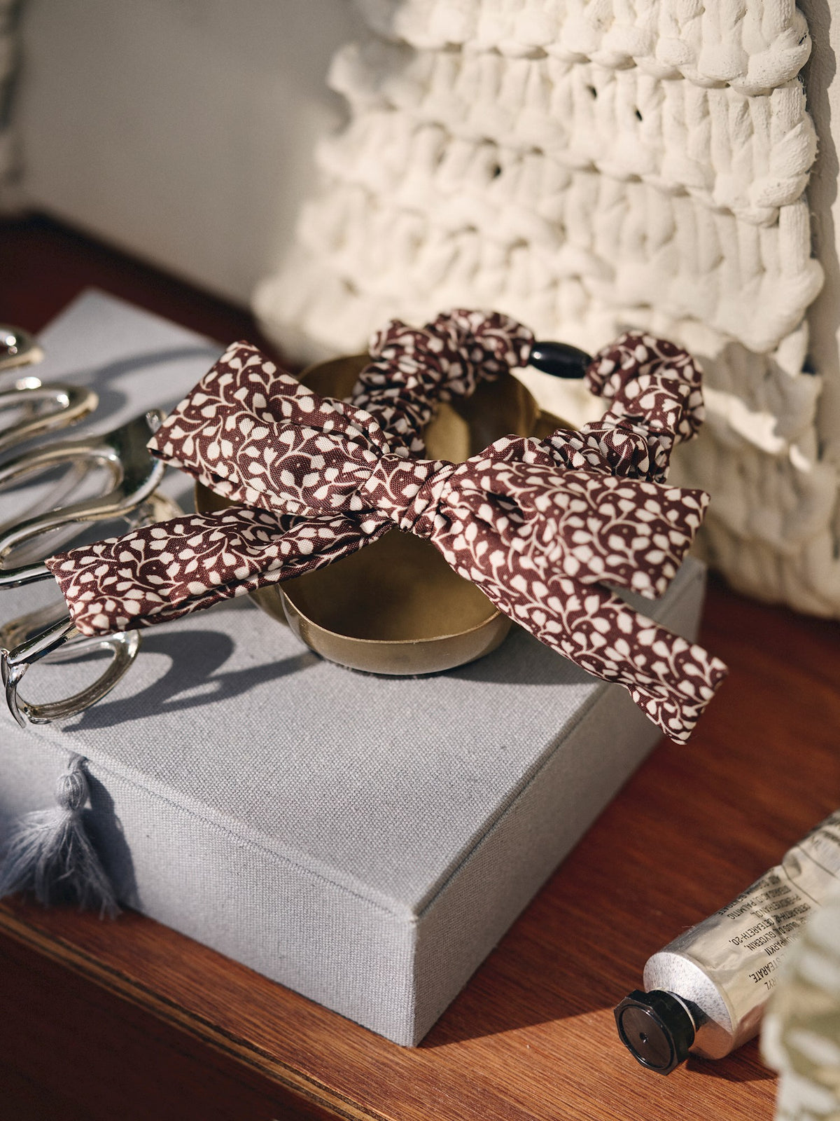 Hair tie with bow