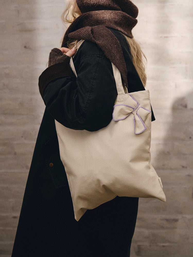 Tote bag with bow