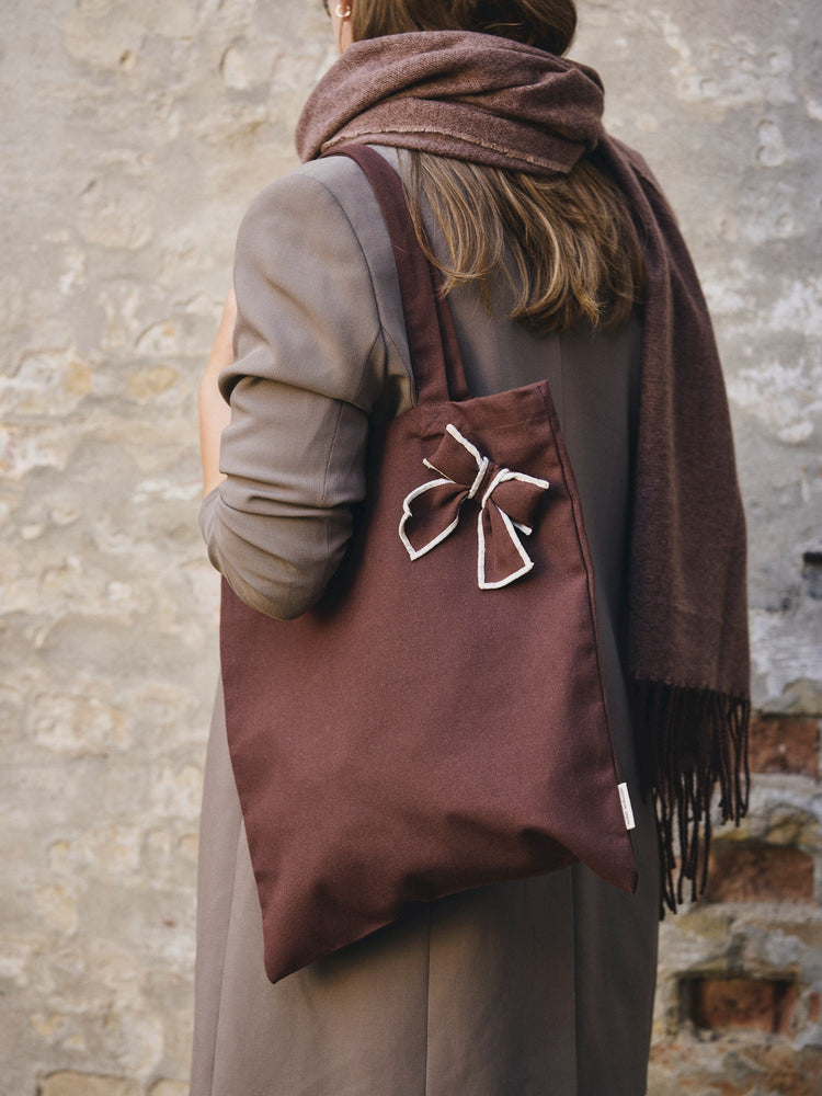 Tote bag with bow
