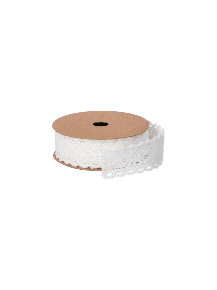 Lace ribbon