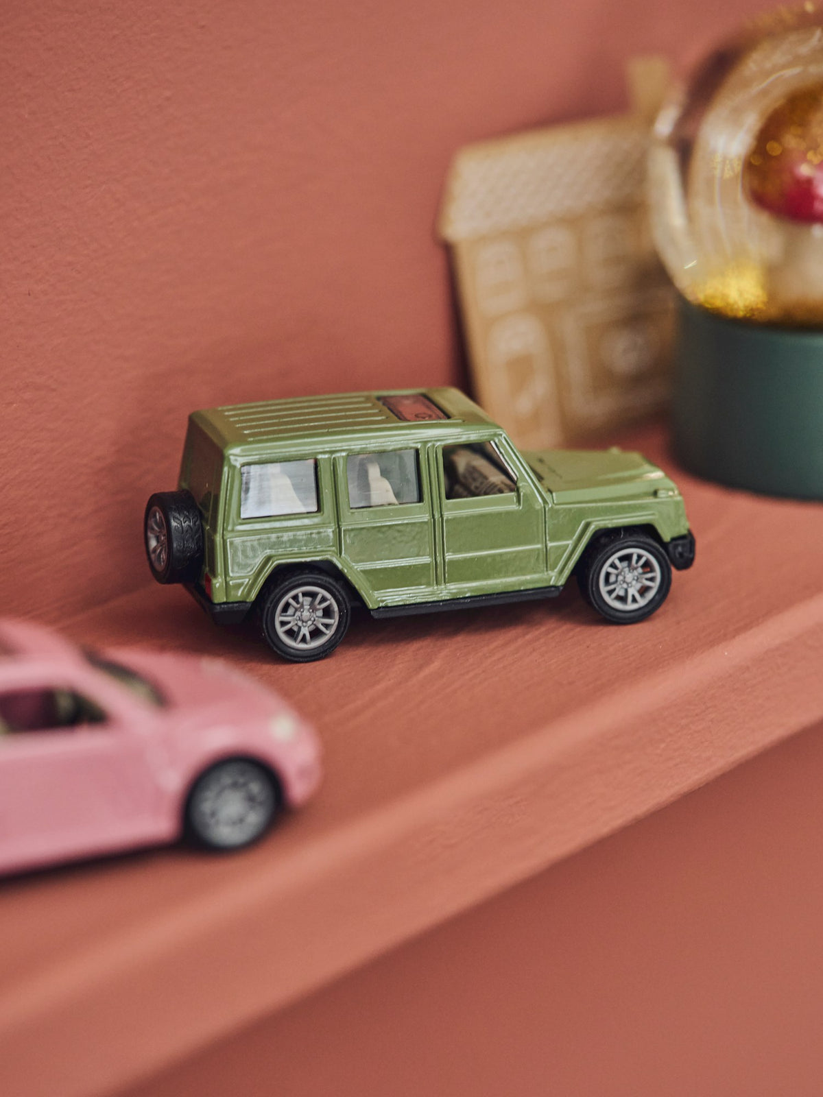 Pull-back truck